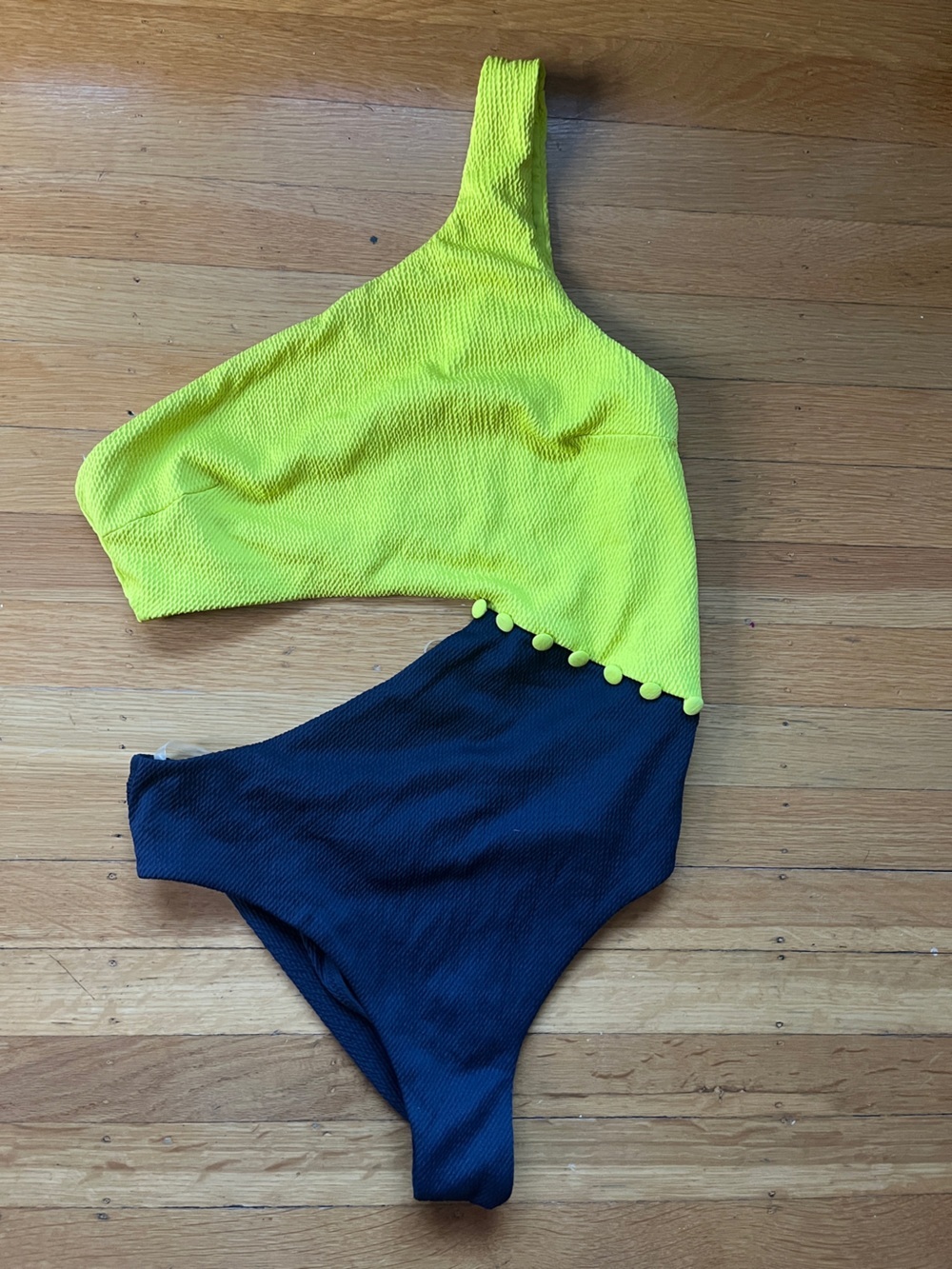 Red Carter cutout monokini bikini M 8 navy chartreuse textured buttons
swimsuit